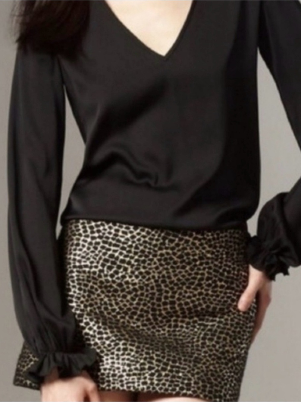 Diane von Furstenberg Mini Skirt black, 100% Wool. Size P fits a Size 4